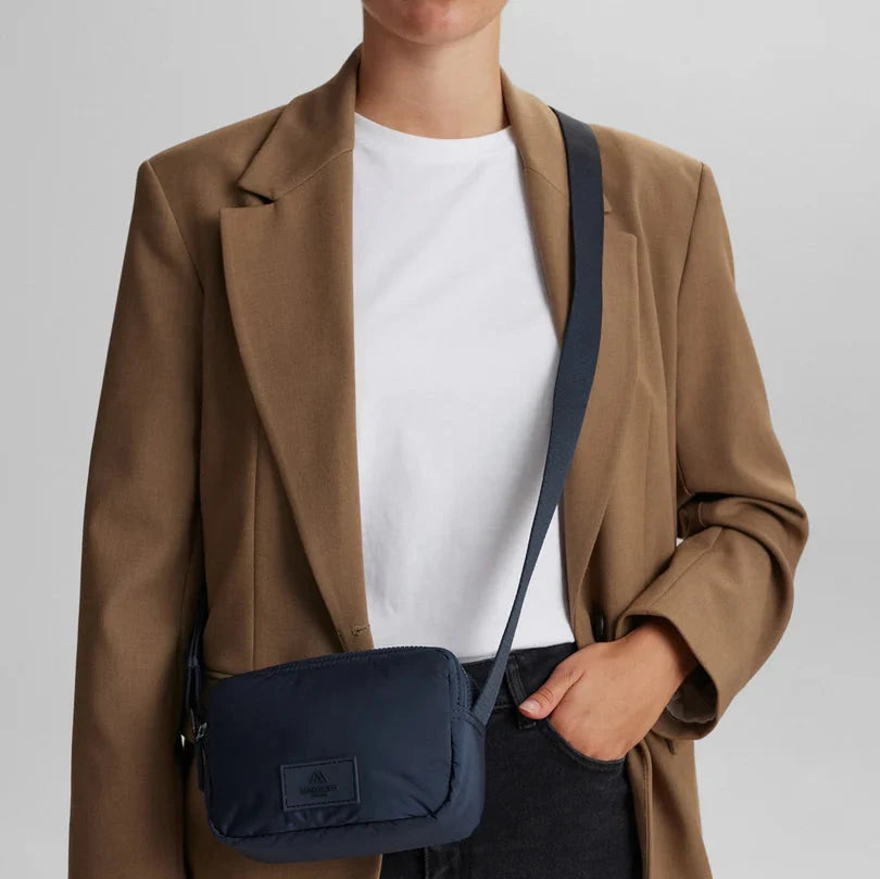 Markberg Less Crossbody Bag / Navy